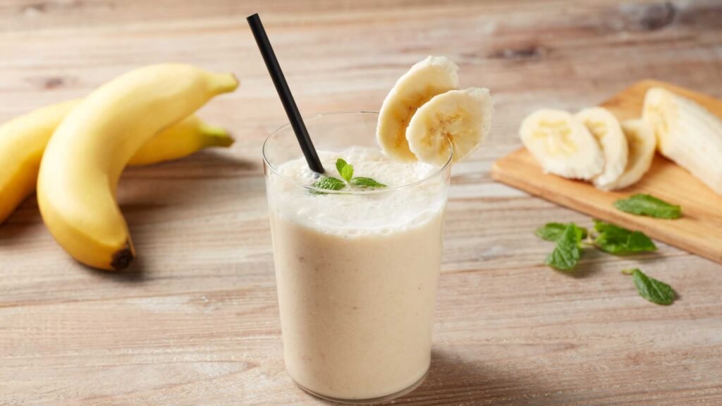 fruit smoothie: to Serve With These Bakery Style Oatmeal Chocolate Chip Muffins