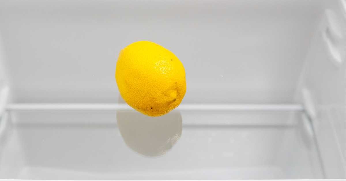 Store Lemons in the Crisper Drawer With a Moisture Layer